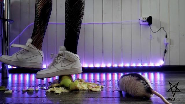 (helga li reapload) crushing apples in nike af1 (helga li reapload) crushing apples in nike af1