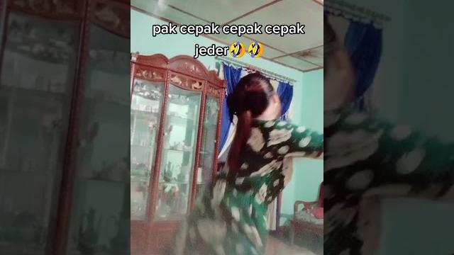 Tante tante suka bocil Tante tante suka bocil