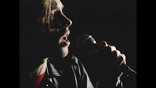 Clowns - sarah (official video) Clowns - sarah (official video)