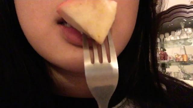 Asmr- lens licking& crunchy apples Asmr- lens licking& crunchy apples