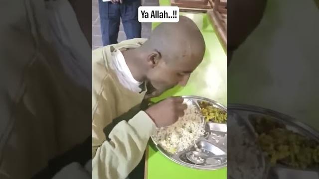 Perhatikan tangannya, makanan terakhir Perhatikan tangannya, makanan terakhir