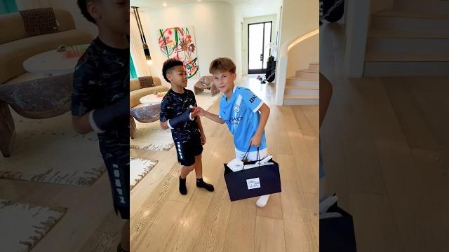 Ciii gave me lamelo ball shoes, dolce & gabbana, and kilian cologne best. gifts. ever. #wynning Ciii gave me lamelo ball shoes, dolce & gabbana, and kilian cologne best. gifts. ever. #wynning