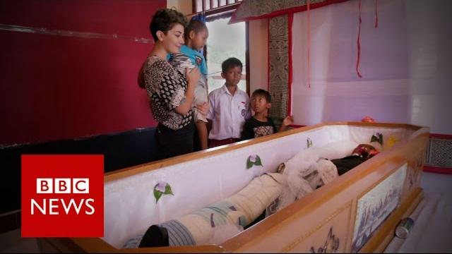 Living with the dead in indonesia - bbc news Living with the dead in indonesia - bbc news