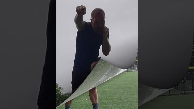 How to throw a cross to the body How to throw a cross to the body