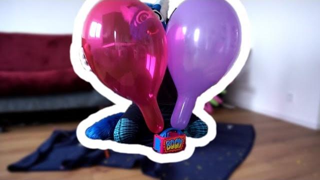Fursuit playing & popping balloons :3 Fursuit playing & popping balloons :3