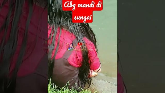 Abg mandi di sungai Abg mandi di sungai