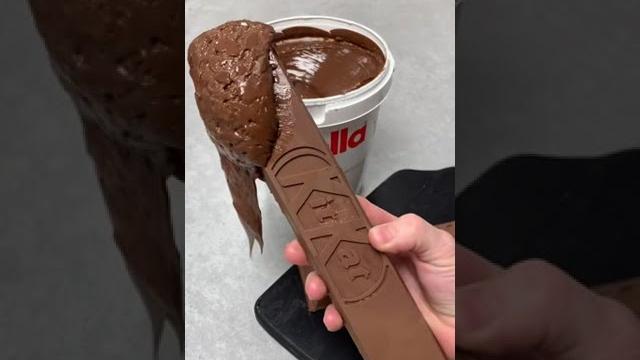 Two giants snacks#giant#kitkat#nutella#pleesecakes#fyp#ukfood #foryoupage#asmrsounds#asmr#shorts Two giants snacks#giant#kitkat#nutella#pleesecakes#fyp#ukfood #foryoupage#asmrsounds#asmr#shorts