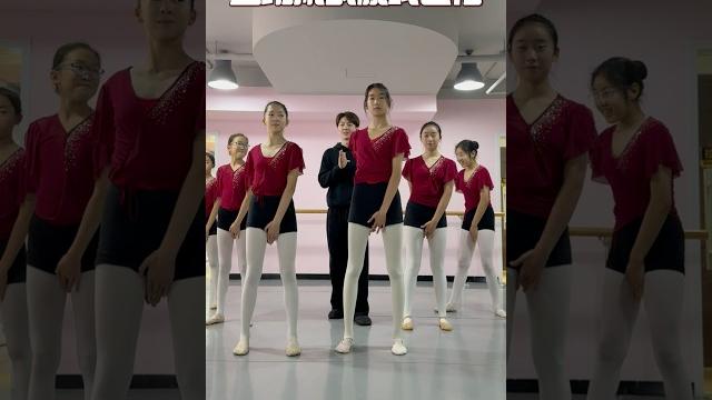 全班挑战腕线过裆。#舞蹈生 #舞蹈老师 #dance #funny #fyp 全班挑战腕线过裆。#舞蹈生 #舞蹈老师 #dance #funny #fyp