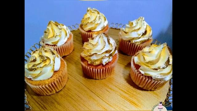 Gold trim cupcakes Gold trim cupcakes