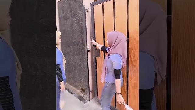 Jeans ketat pamer pantat nakal ke kosan Jeans ketat pamer pantat nakal ke kosan