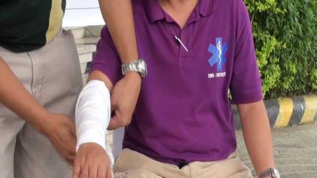 Arm or leg wounds using triangular bandage Arm or leg wounds using triangular bandage