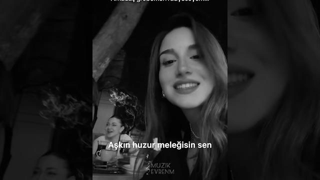Kübra - yarı çıplak Kübra - yarı çıplak