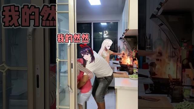 乃琳施展厨艺炸厨房,贝拉抱起嘉然就跑 乃琳施展厨艺炸厨房,贝拉抱起嘉然就跑