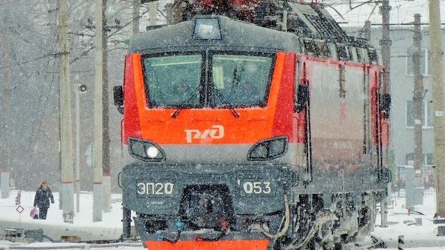 Эп20-053 с поездом москва - брянск Эп20-053 с поездом москва - брянск