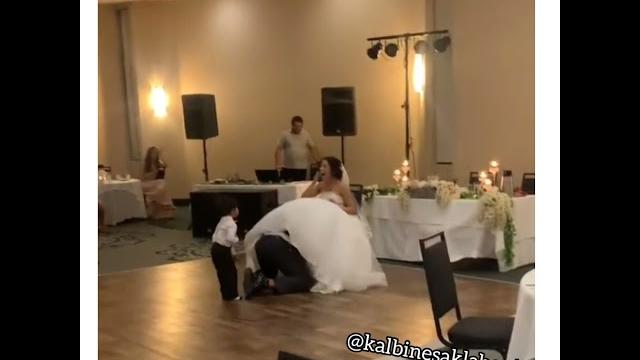 Damat bey ne yapıyorsunuz#kalbinesaklabeni #shorts #shortvideo #ask#video #videos #humor #düğün Damat bey ne yapıyorsunuz#kalbinesaklabeni #shorts #shortvideo #ask#video #videos #humor #düğün