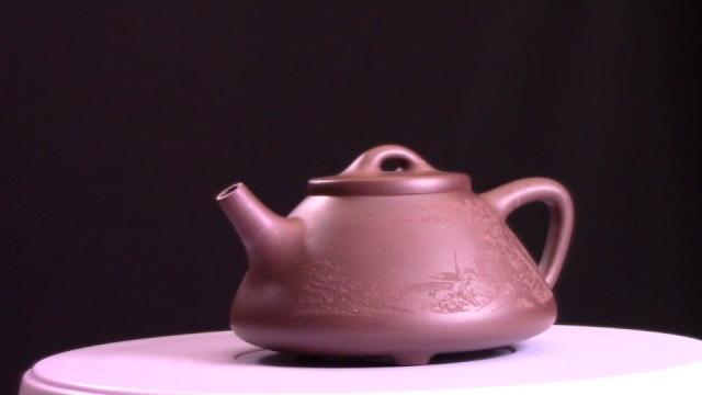 紫砂壶欣赏之紫泥刻绘子冶石瓢壶 紫砂壶欣赏之紫泥刻绘子冶石瓢壶