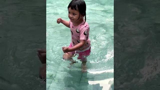 Akhirnya kolam renang nya diisi air #shorts #berenang #airgunung # Akhirnya kolam renang nya diisi air #shorts #berenang #airgunung #