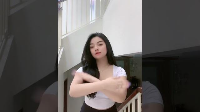 Temenin tante dinda joget yuk Temenin tante dinda joget yuk