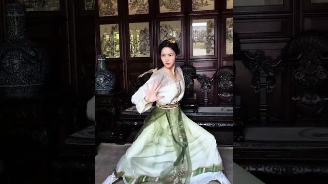 这套拳能不能打进你心里? #太极 #太极拳 #国风古韵 这套拳能不能打进你心里? #太极 #太极拳 #国风古韵