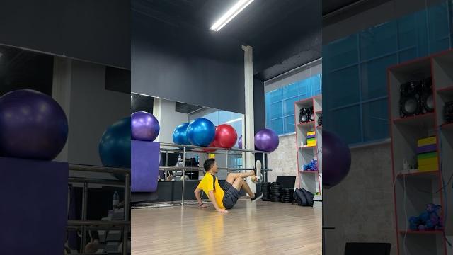 Крутые трюки с футбольным мячом ️ Крутые трюки с футбольным мячом ️