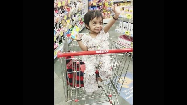 Baby saying tata -tata Baby saying tata -tata