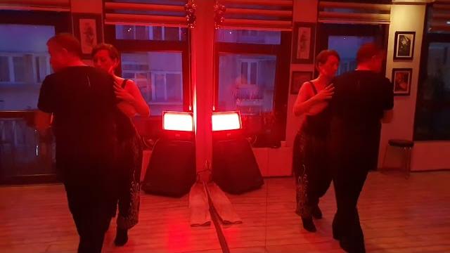 Tango valsin tadı başka.. Tango valsin tadı başka..
