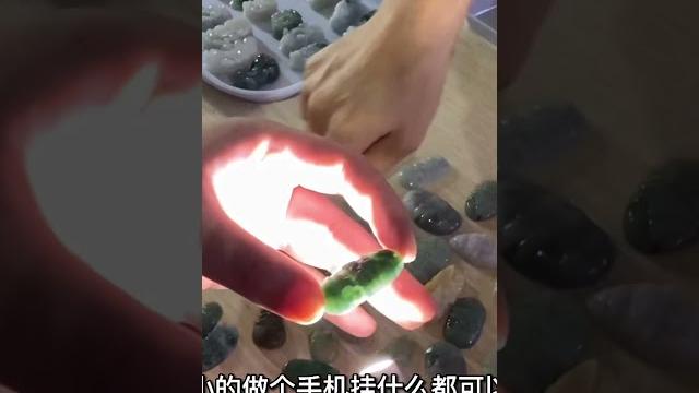 世界最大的翡翠交易市場的 早市 世界最大的翡翠交易市場的 早市