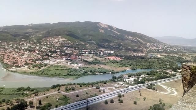 Вид на мцхету от храма джвари Вид на мцхету от храма джвари