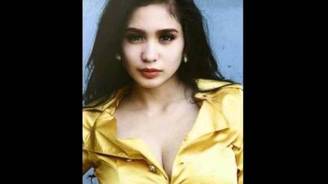 Bibie julius in gold elegant dress Bibie julius in gold elegant dress