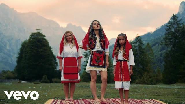 Mimoza - three generations (making of young queen) Mimoza - three generations (making of young queen)