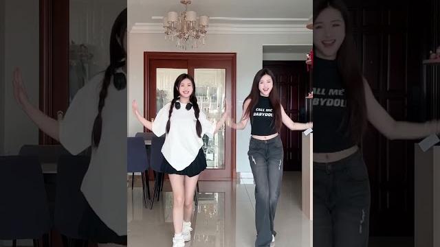 格局打开美女#浅跳一下 #扭一扭 #dance #6q4w 格局打开美女#浅跳一下 #扭一扭 #dance #6q4w