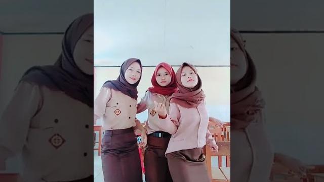 Goyang rok licin Goyang rok licin