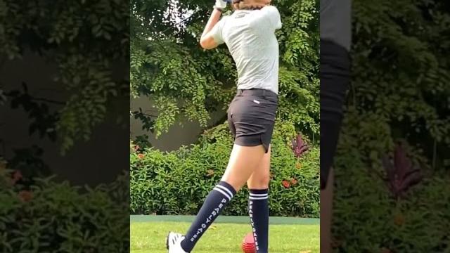Aksi luna maya main golf Aksi luna maya main golf