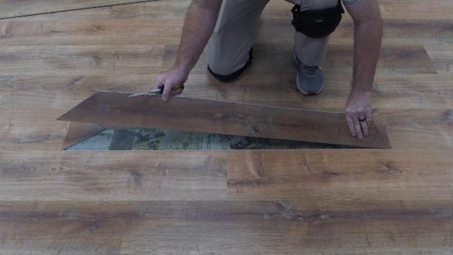 How to replace click-lock vinyl flooring How to replace click-lock vinyl flooring