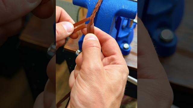 How to braid 4 strings#leathercraft #leathercrafting #leatherwork #leatherworking #westernlifestyle How to braid 4 strings#leathercraft #leathercrafting #leatherwork #leatherworking #westernlifestyle