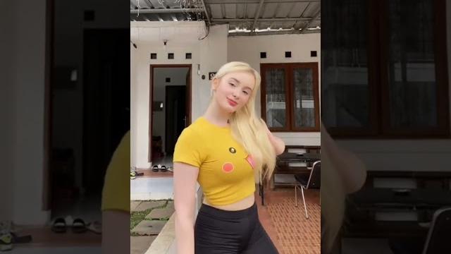 Bule barbie bisa joget? lucu #bulebarbie Bule barbie bisa joget? lucu #bulebarbie
