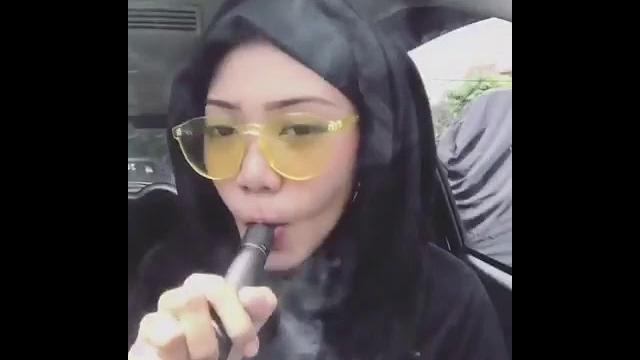 Muslim slut smoking Muslim slut smoking
