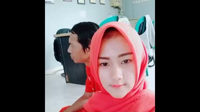 Jilbab live show di kantor Jilbab live show di kantor