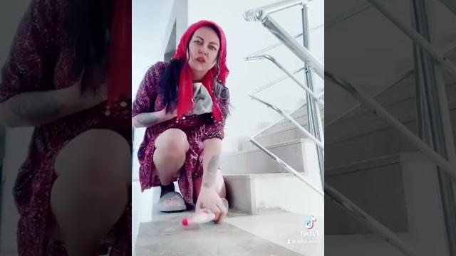 Temizlik yapan kadın Temizlik yapan kadın