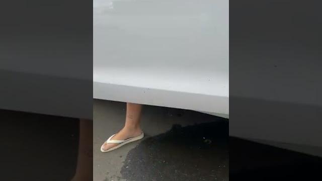 Minha namorada fez xixi na rua #shorts Minha namorada fez xixi na rua #shorts