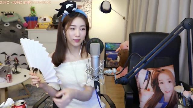 【没有小熊了】兴起作藏头诗一首 被水友发现小学未毕业 【没有小熊了】兴起作藏头诗一首 被水友发现小学未毕业