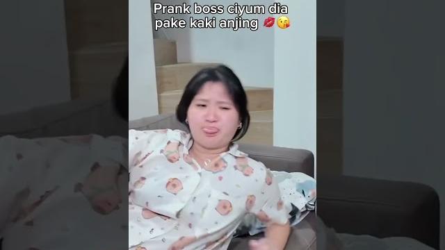 Ciyum boss sendiri.. #dellaseptt #funny #comedy #couple Ciyum boss sendiri.. #dellaseptt #funny #comedy #couple