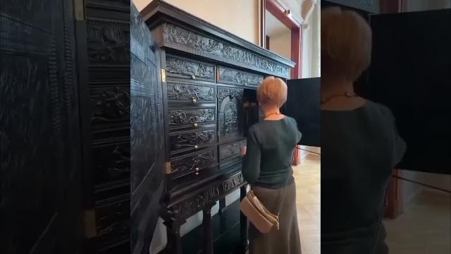 А вы знали,что скрывается в этих шкафчиках в эрмитаже? смотритель эрмитажа приоткрыл завесу тайны А вы знали,что скрывается в этих шкафчиках в эрмитаже? смотритель эрмитажа приоткрыл завесу тайны