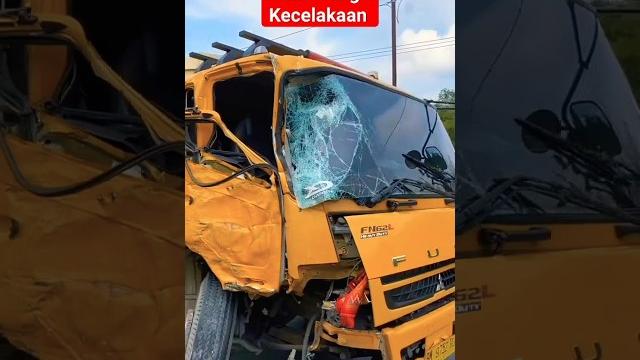 Mobil tangki kecelakaan#shorts #herichannel #truk #animasimobiltruk#bus #shortvideo#beko#truck#viral Mobil tangki kecelakaan#shorts #herichannel #truk #animasimobiltruk#bus #shortvideo#beko#truck#viral