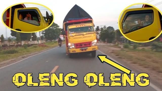 Truck singkong balap oleng parah Truck singkong balap oleng parah