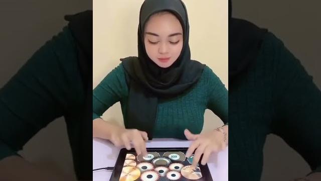 Jilbab ketat idaman pria Jilbab ketat idaman pria