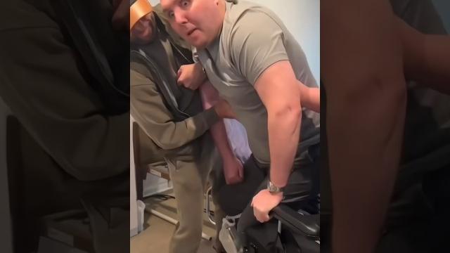 Магомед абдусаламов вернулся в дагестан! #shorts #абдусаламов #боксёр #дагестан #вернулсявдагестан Магомед абдусаламов вернулся в дагестан! #shorts #абдусаламов #боксёр #дагестан #вернулсявдагестан