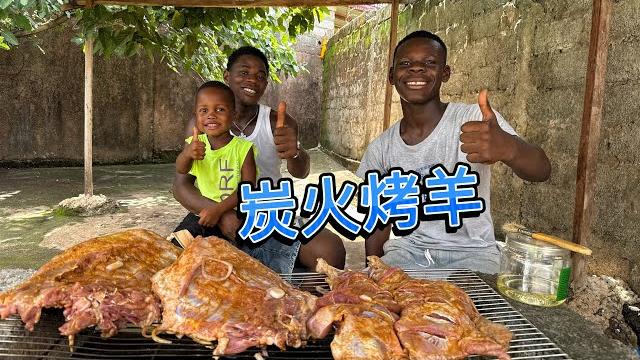 2条羊腿2扇羊排一起开烤,小院里飘香四溢,大快朵颐的感觉太爽了 2条羊腿2扇羊排一起开烤,小院里飘香四溢,大快朵颐的感觉太爽了