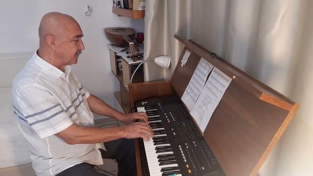 100. yil cumhuri̇yet marşi / müzik : veli̇ koyuyeşi̇l / söz : veli̇ koyuyeşi̇l , i̇hsan kanberoğlu 100. yil cumhuri̇yet marşi / müzik : veli̇ koyuyeşi̇l / söz : veli̇ koyuyeşi̇l , i̇hsan kanberoğlu