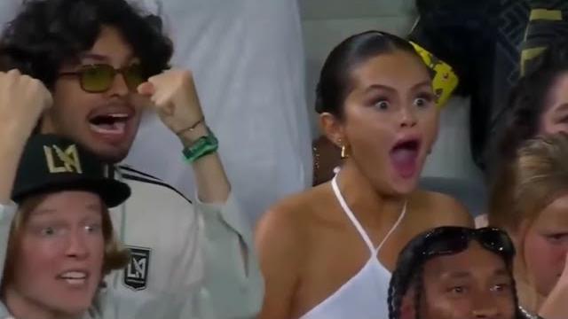 Selena gomes hampir buka baju lihat messi bermain untuk inter miami // reaksi dunia untuk messi Selena gomes hampir buka baju lihat messi bermain untuk inter miami // reaksi dunia untuk messi